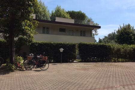 Residence Apuamare Pietrasanta Buitenkant foto